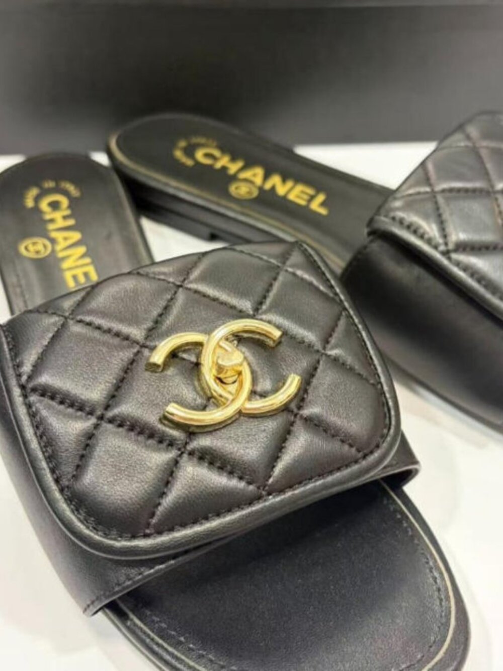 Chanel Quilted CC Sandals Size 39 - With Box - Picture 2 of 3